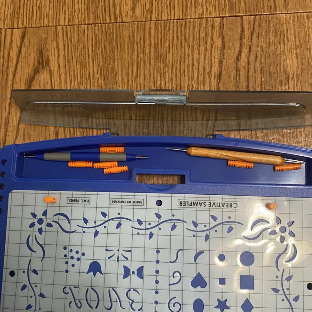 Fiskars Shape Boss Embossing System - Picture 3 of 5